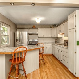 kitchen + breakfast bar